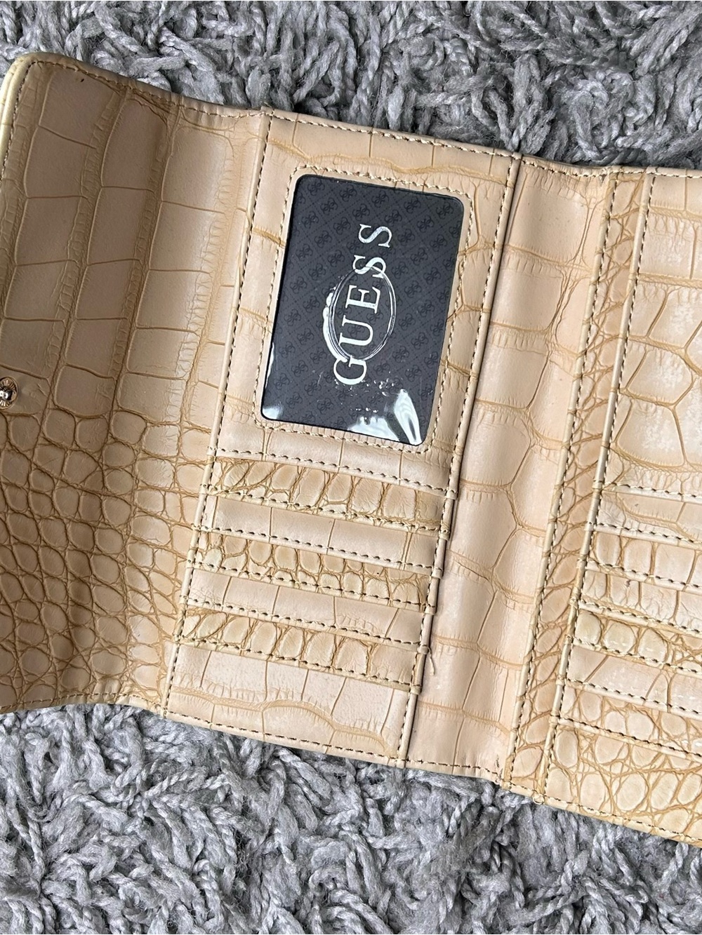 VTG y2k GUESS Two-Tone Croc-Embossed Shoulder Bag in Beige and Tan - Picture 5 of 7